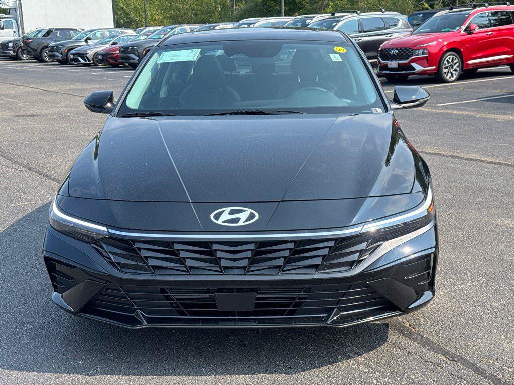 New 2026 Hyundai Elantra Limited FWD image 2