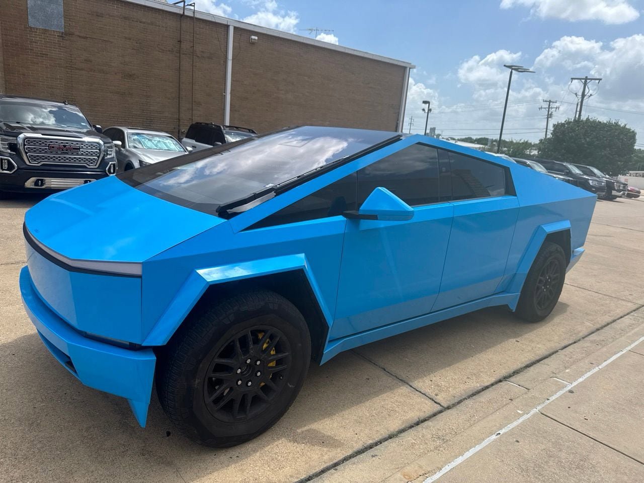 Used 2025 Tesla Cybertruck AWD Crew Cab image 8
