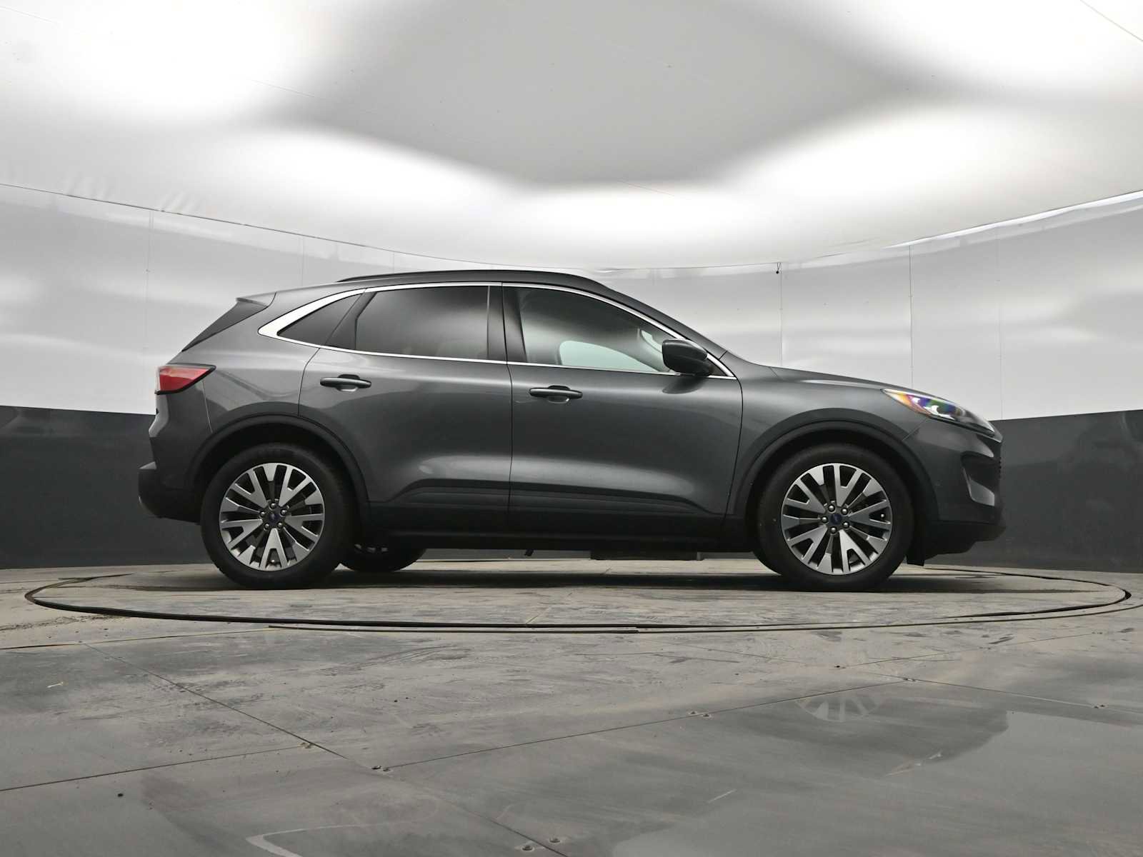 Used 2021 Ford Escape Titanium image 38