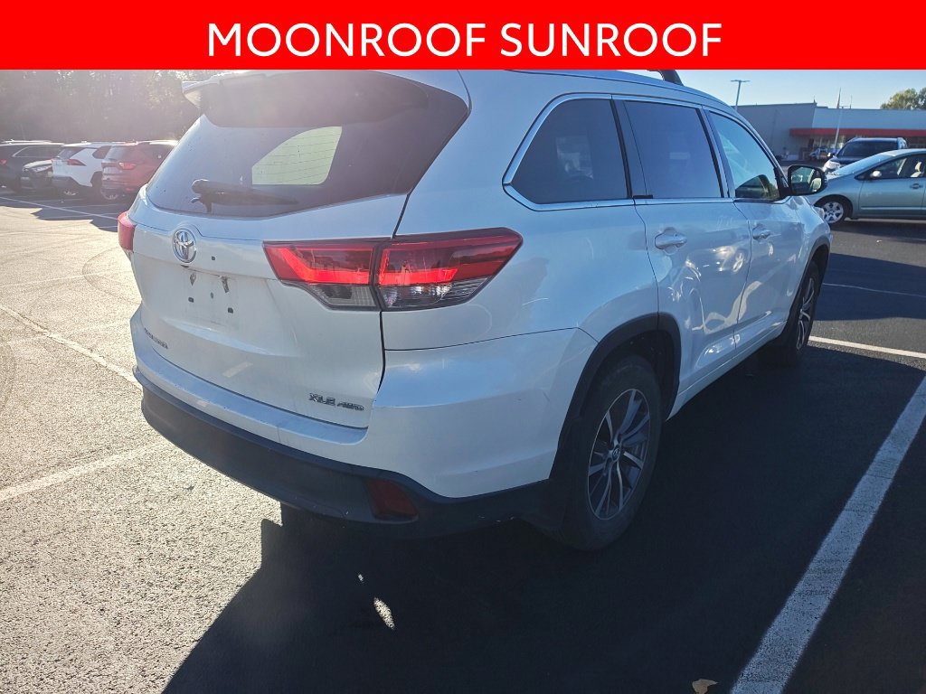 Used 2018 Toyota Highlander XLE AWD/4WD image 4