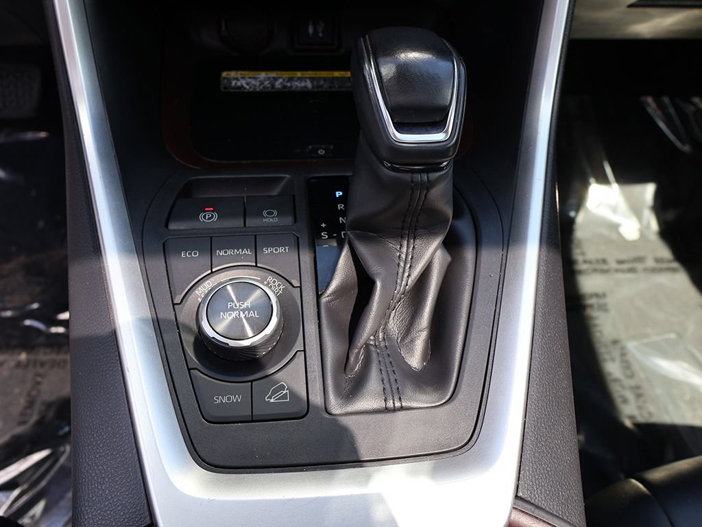 Used 2019 Toyota RAV4 Limited w/ Advanced Technology Package AWD/4WD image 50