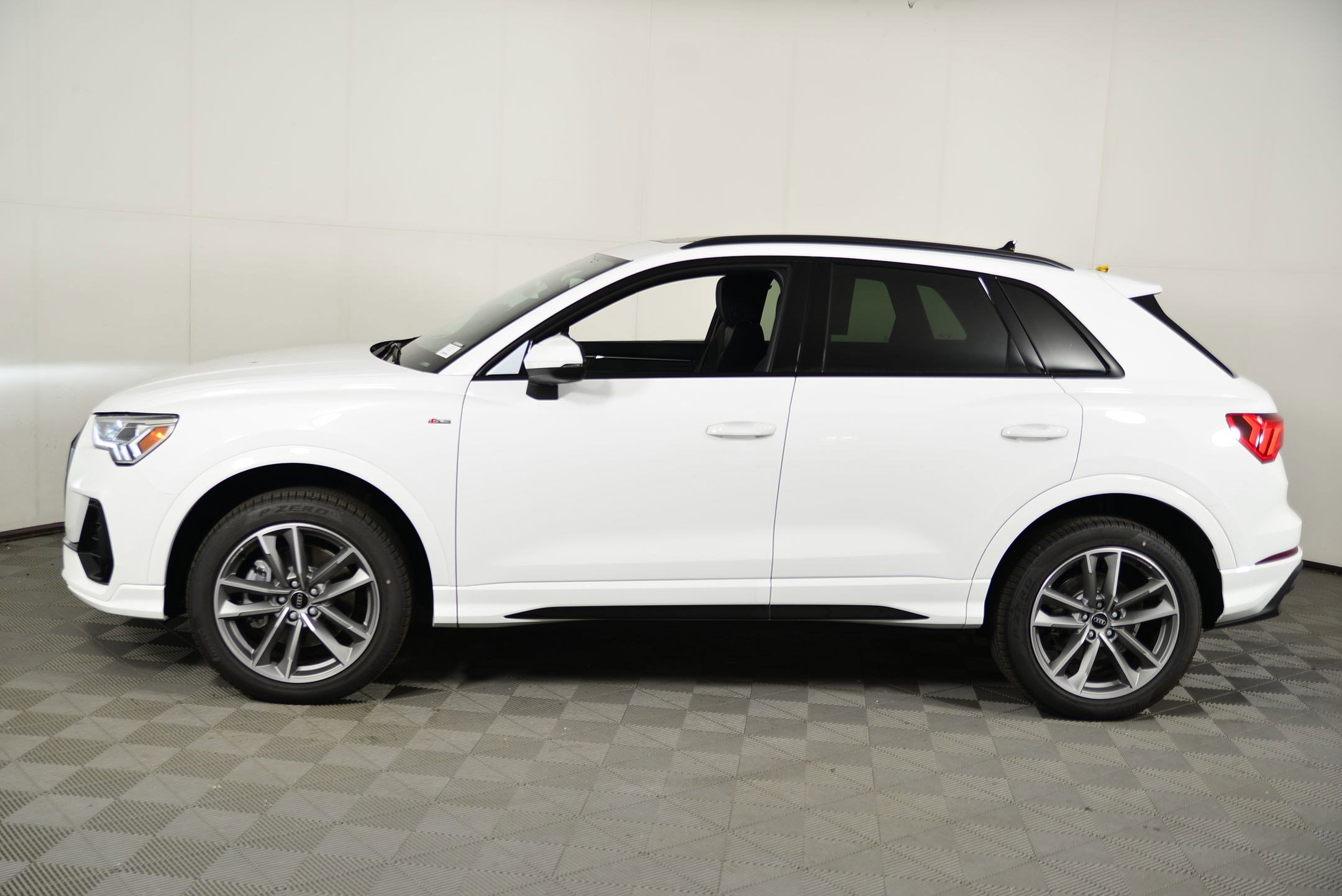 New 2025 Audi Q3 2.0T Premium image 2