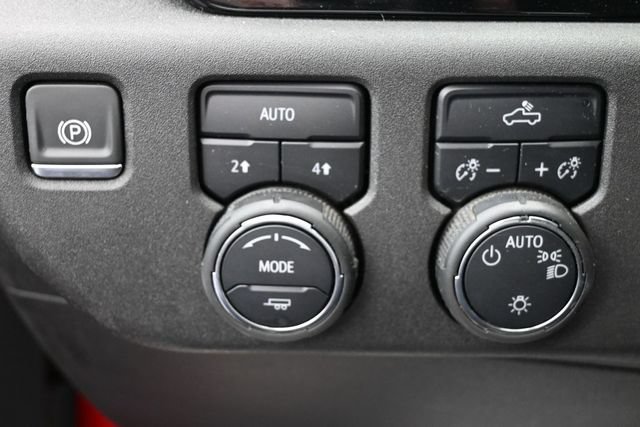 Used 2025 Chevrolet Silverado 1500 LT AWD/4WD image 37