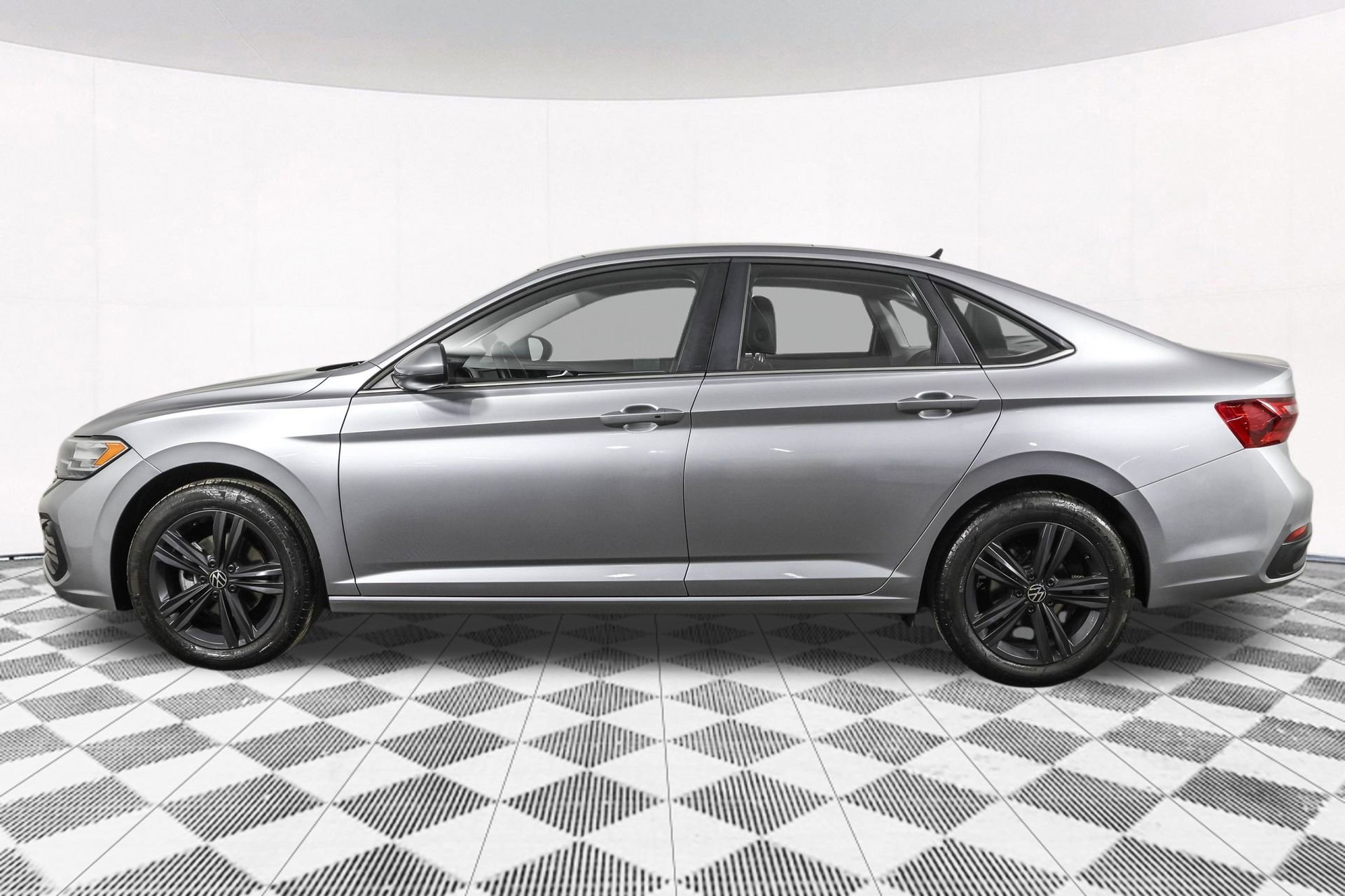 Certified 2024 Volkswagen Jetta SE w/ Panoramic Sunroof Package FWD image 22