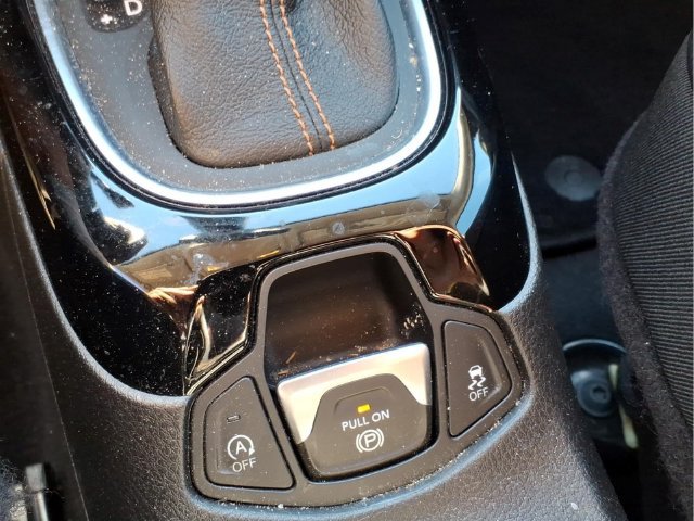 Used 2018 Jeep Compass Limited w/ Navigation Group AWD/4WD image 29