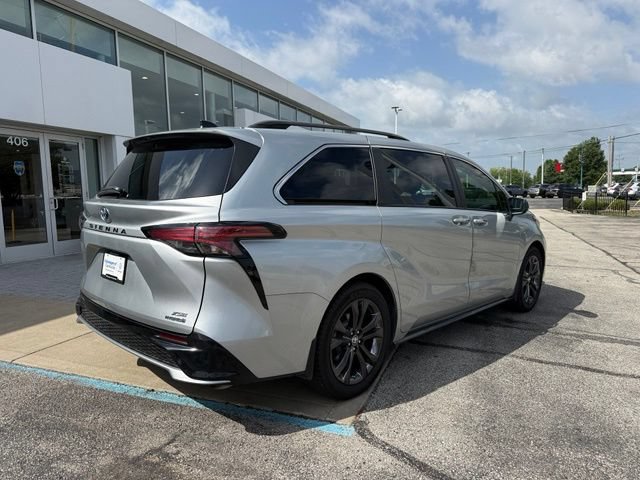 Used 2024 Toyota Sienna XSE FWD image 6