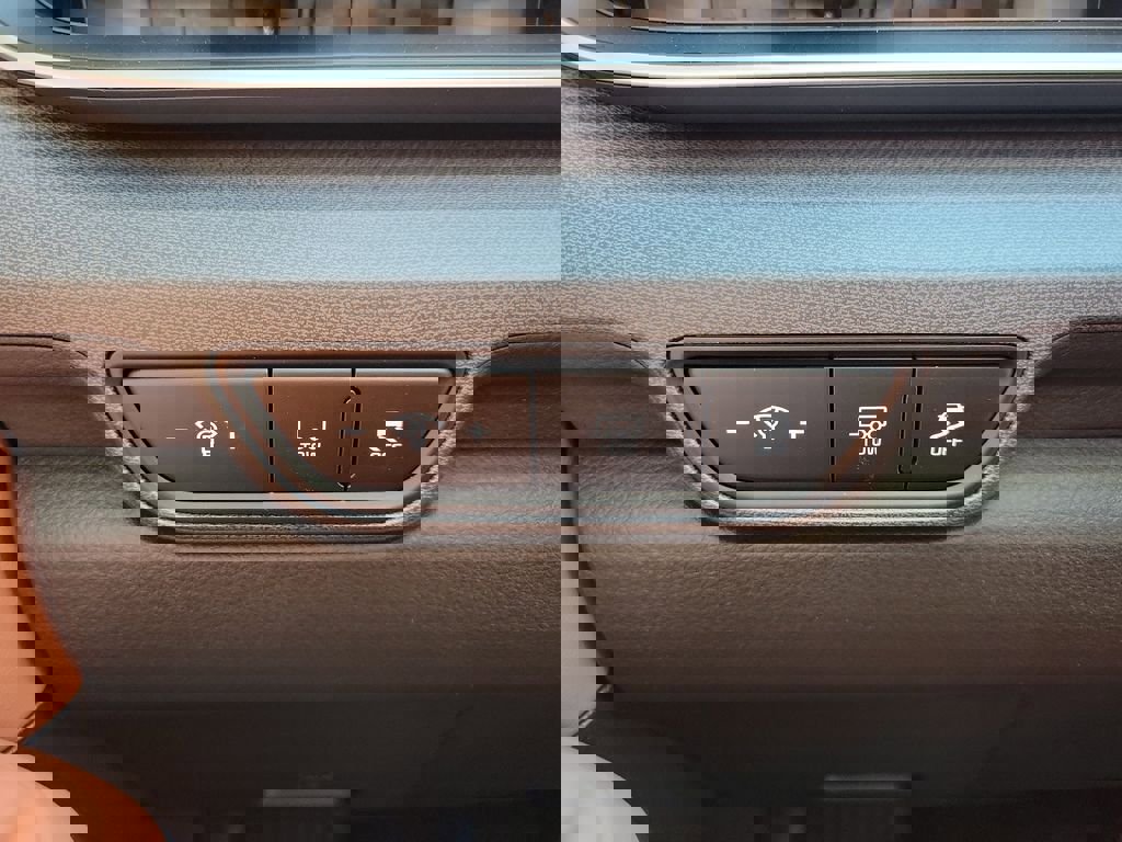 New 2026 Kia Carnival EX FWD image 25