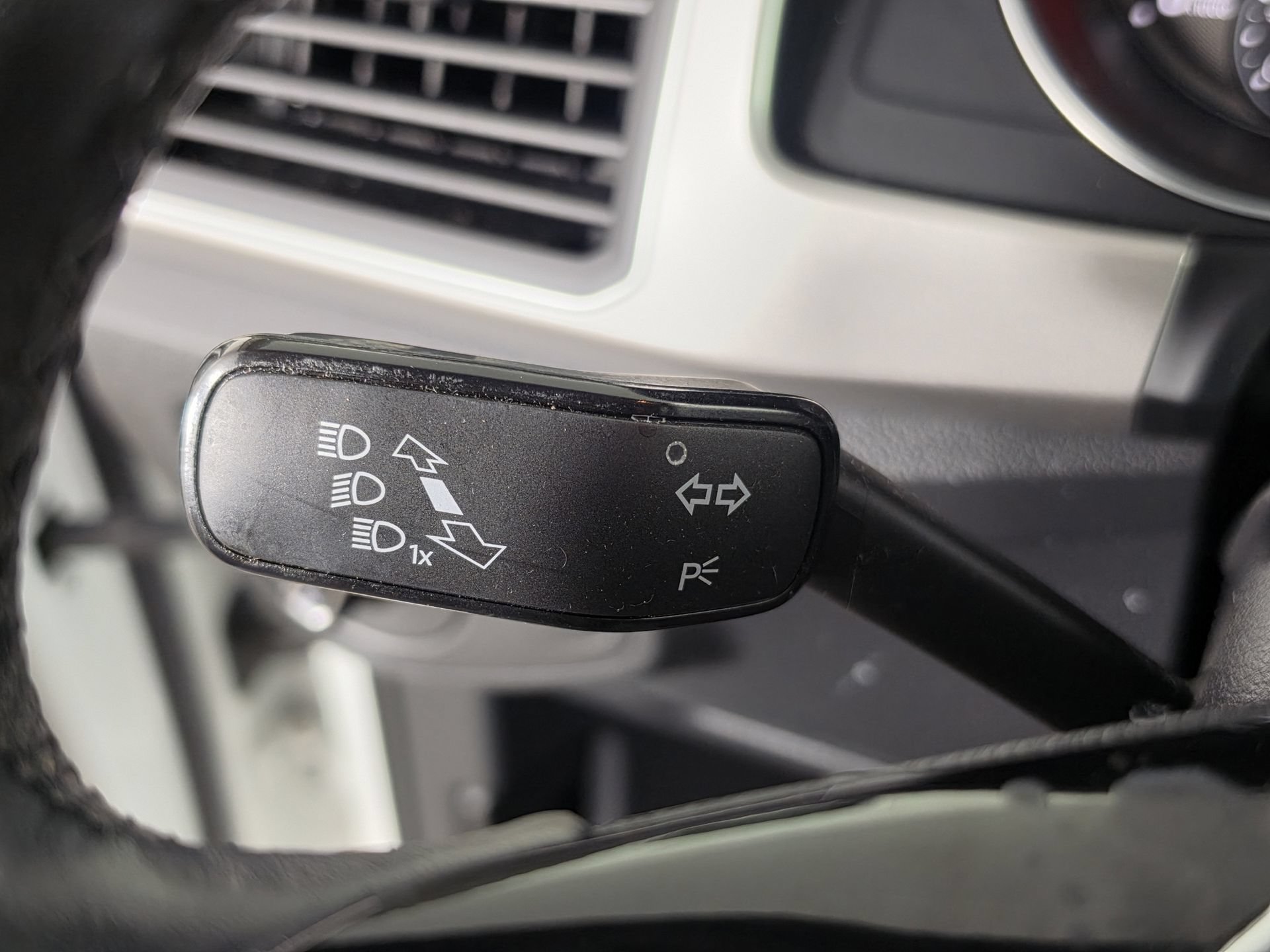 Used 2019 Volkswagen Atlas SE FWD image 23