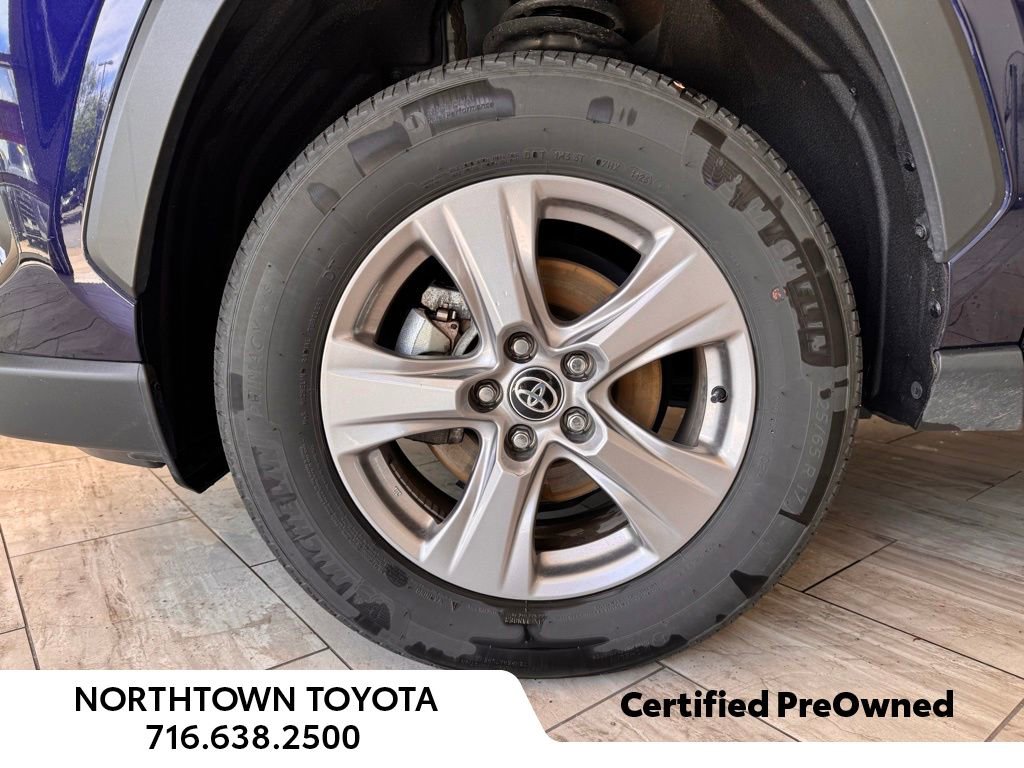 Used 2025 Toyota RAV4 XLE AWD/4WD image 5