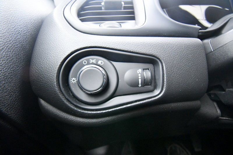 Used 2023 Jeep Renegade Latitude AWD/4WD image 20