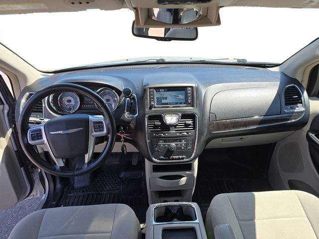 Used 2011 Chrysler Town & Country Touring w/ Entertainment Group #1 FWD image 31