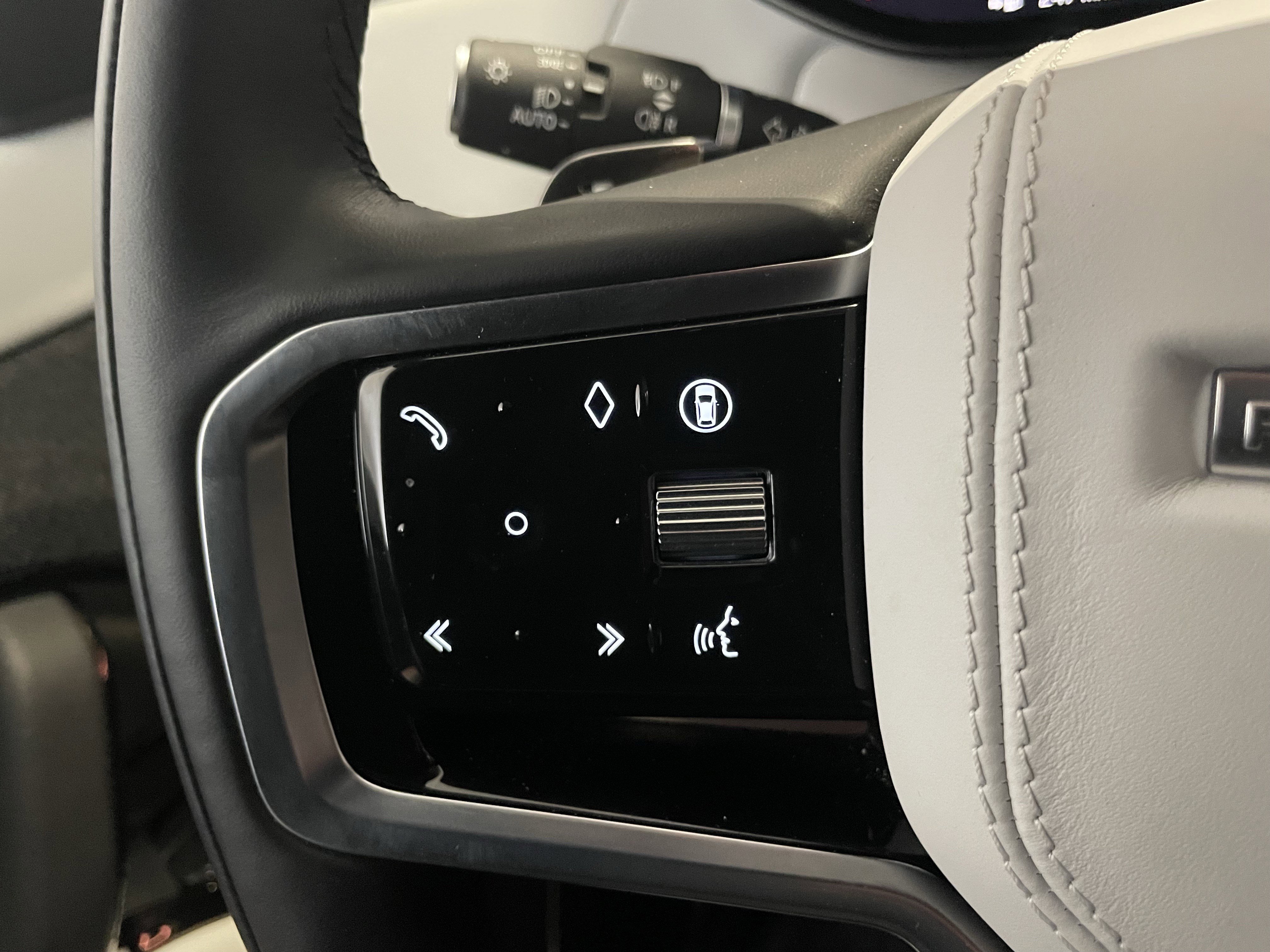 Certified 2024 Land Rover Range Rover Sport SE image 23