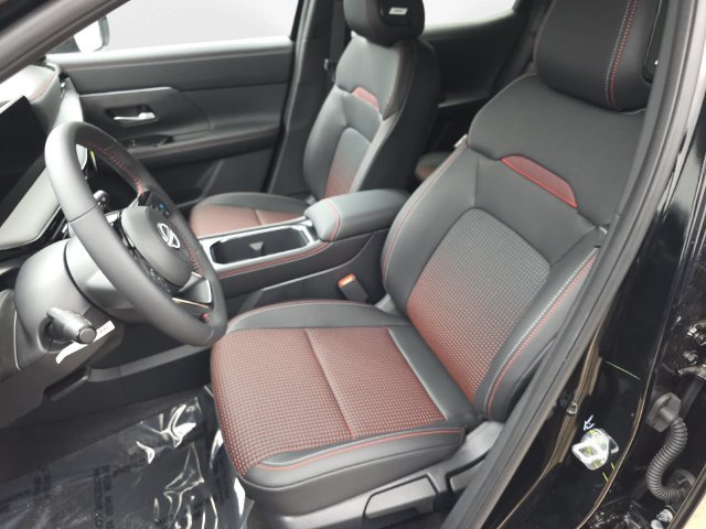 New 2027 Nissan Kicks SR w/ SR Premium Package FWD image 15