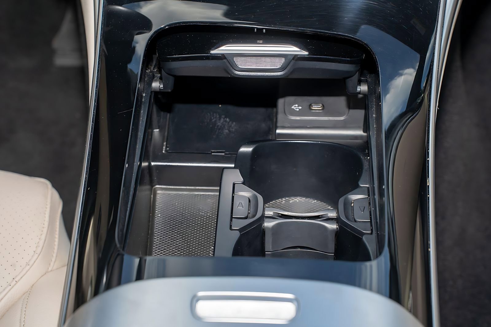 Used 2022 Mercedes-Benz C 300 4MATIC Sedan w/ Exclusive Trim Package image 25