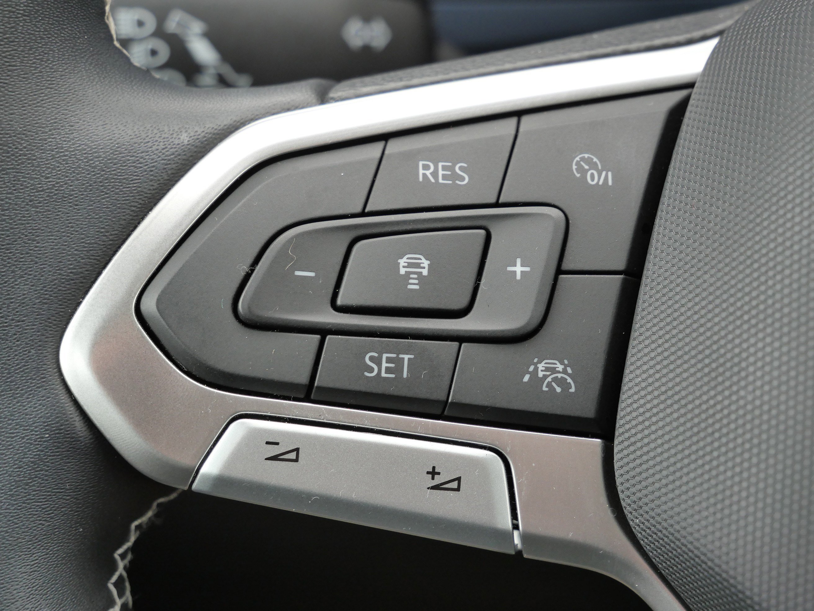 Certified 2023 Volkswagen Taos SE w/ Panoramic Sunroof Package image 32