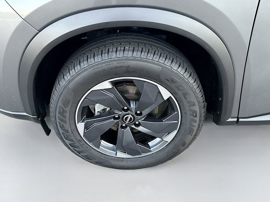 Used 2024 Nissan Rogue SV image 25