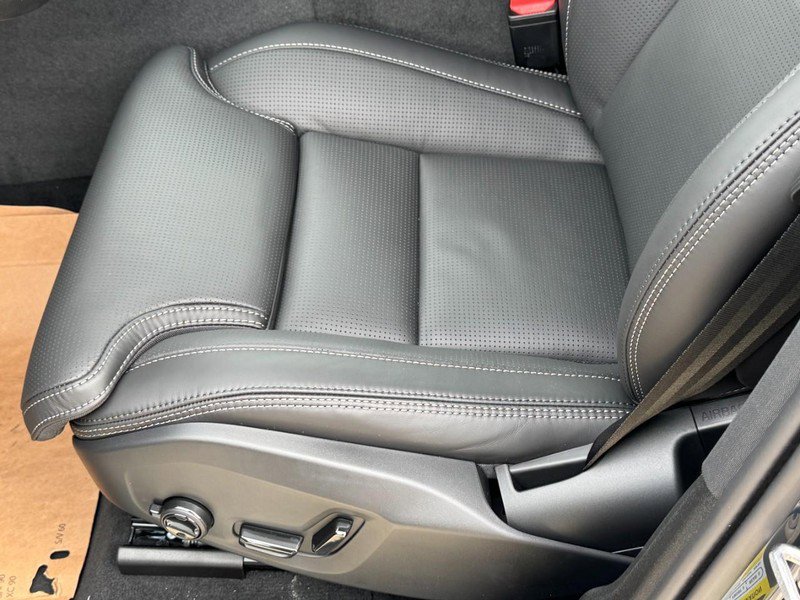 New 2026 Volvo XC60 B5 Ultra w/ Climate Package image 15