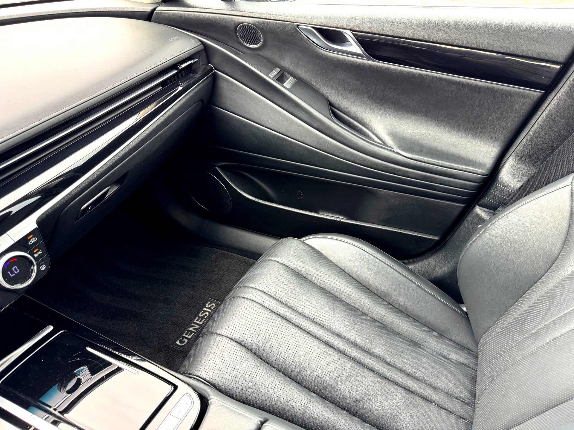 Used 2023 Genesis G80 2.5T image 31