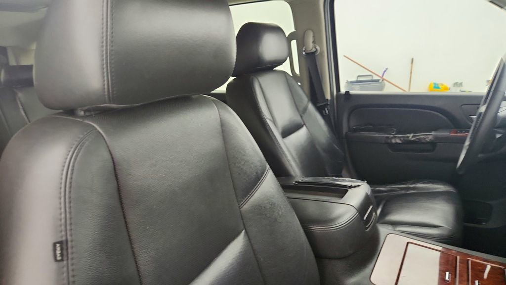 Used 2013 Chevrolet Suburban LTZ image 23