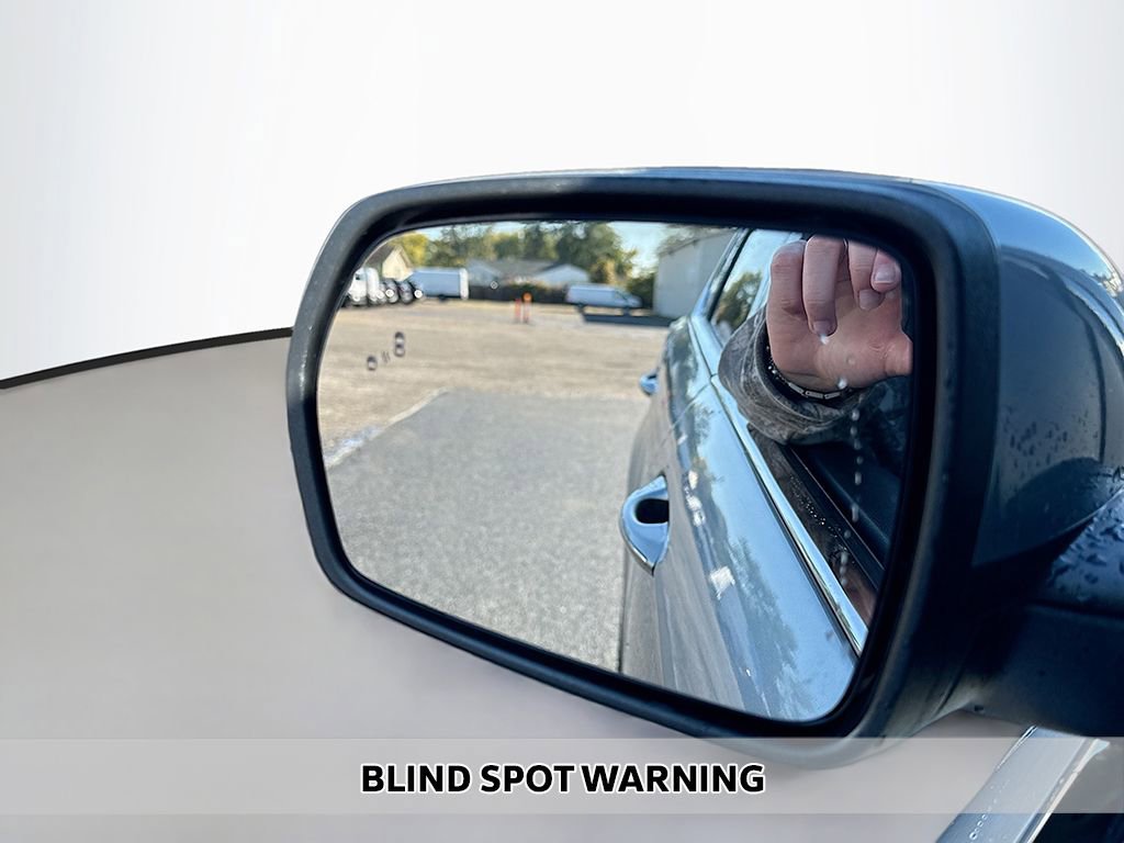 Used 2022 Ford Edge Titanium image 3