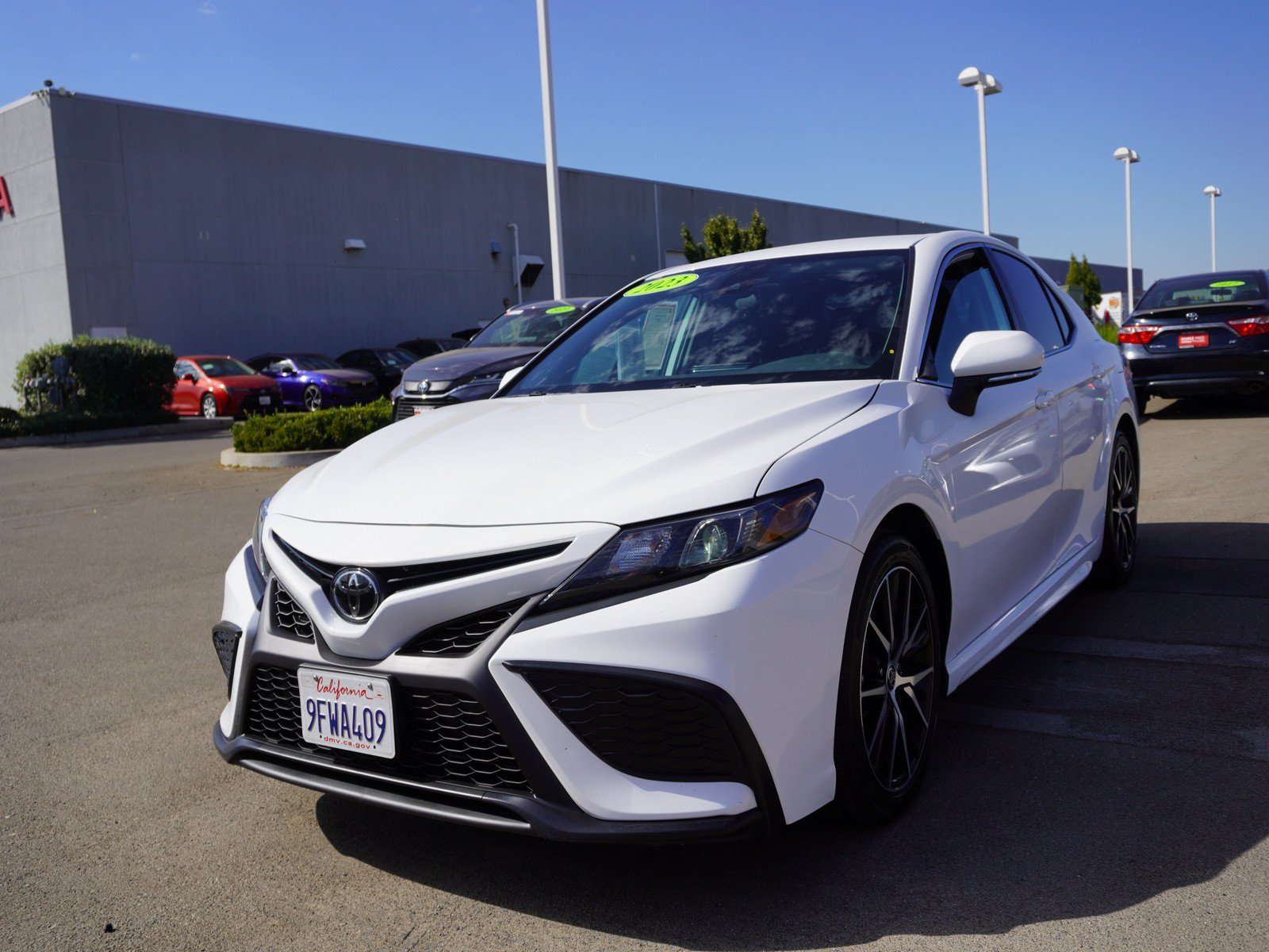 Used 2023 Toyota Camry SE FWD image 7