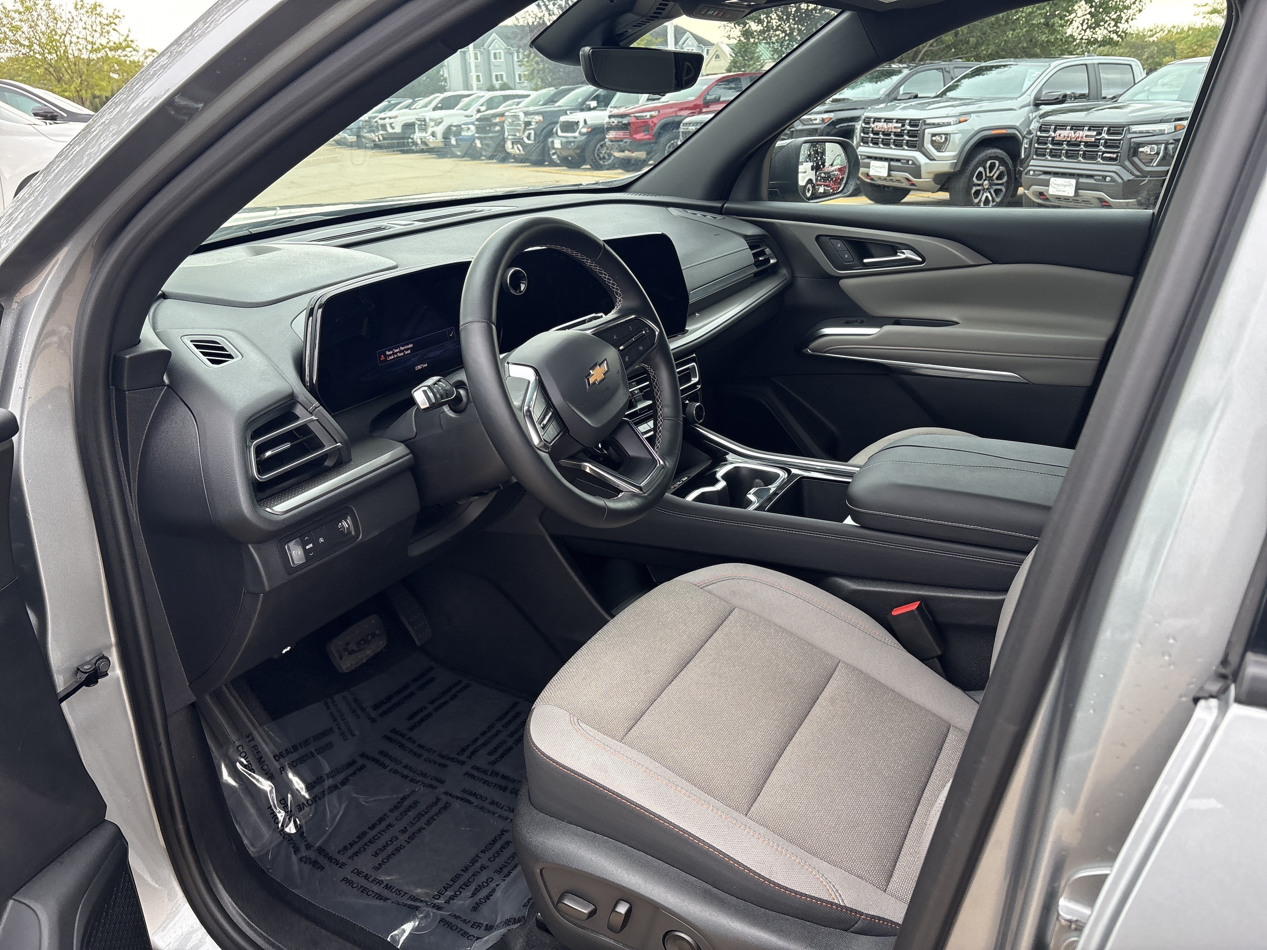 Used 2026 Chevrolet Traverse LT w/ Driver Confidence Package FWD image 11