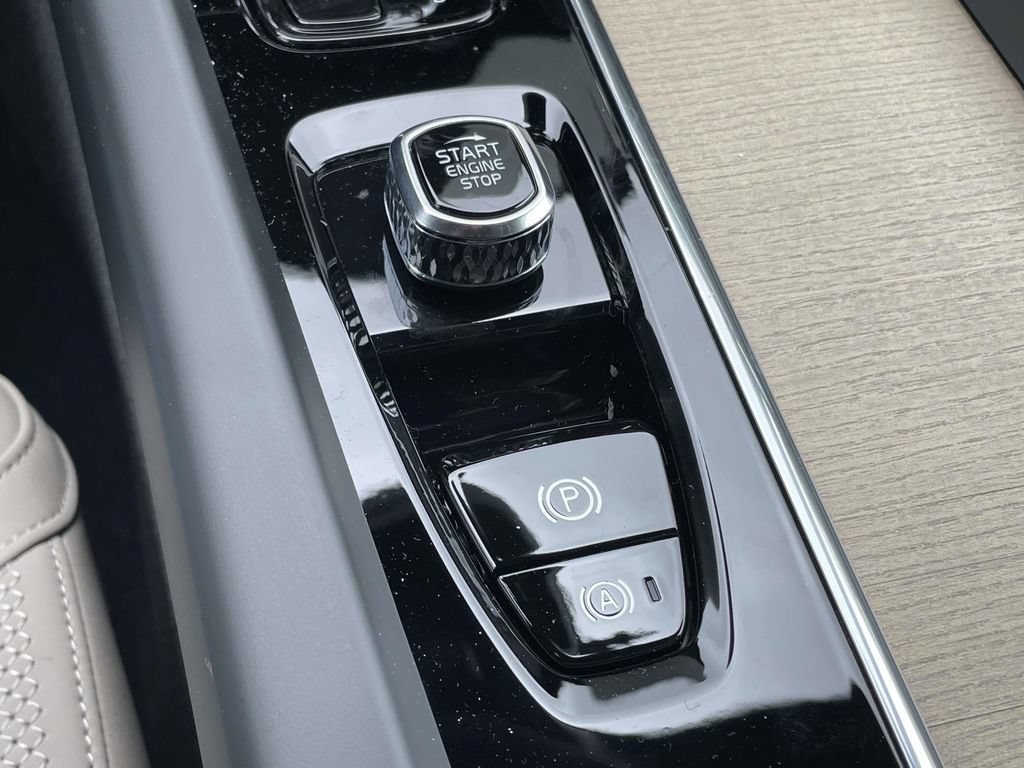 New 2026 Volvo XC60 B5 Plus w/ Protection Package Premier AWD/4WD image 21