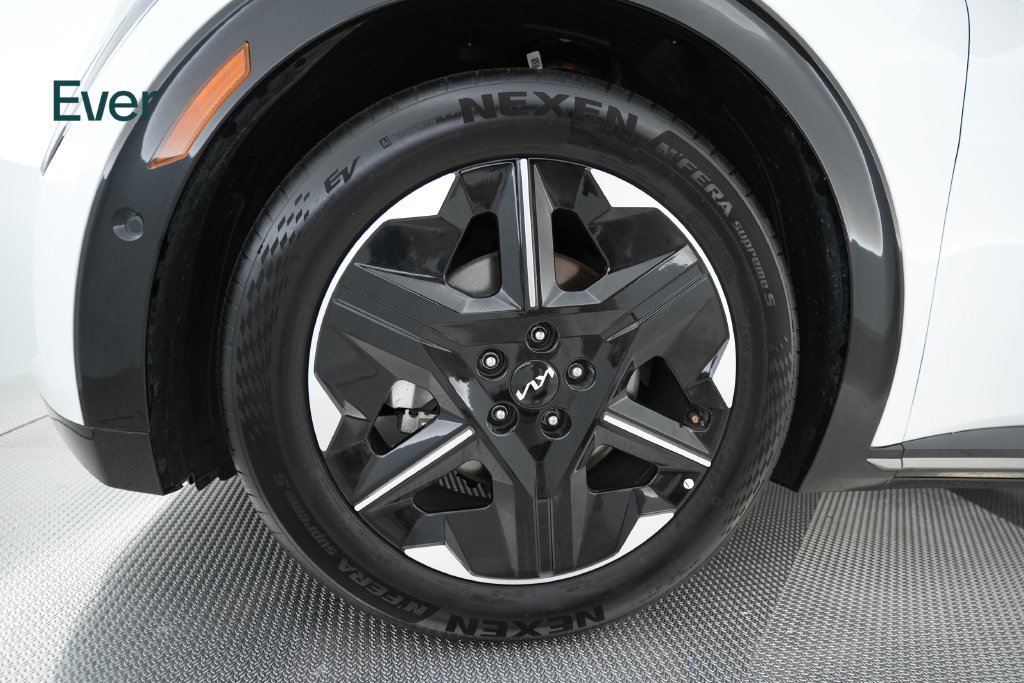 Used 2025 Kia EV6 Wind RWD image 19