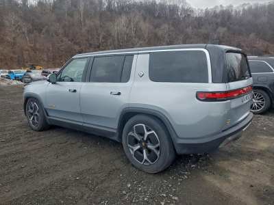 Used 2023 Rivian R1S Adventure AWD/4WD image 3