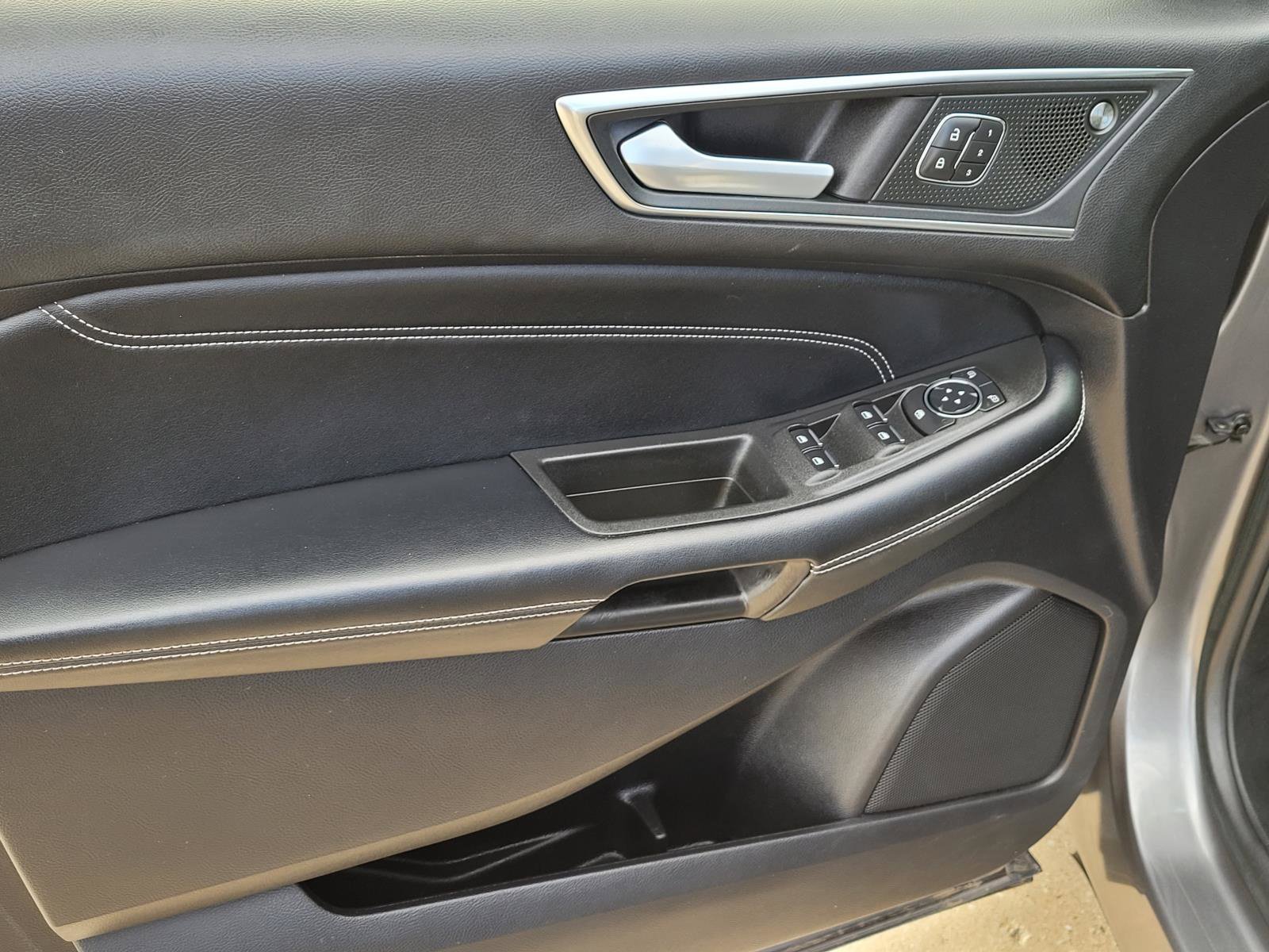 Used 2022 Ford Edge Titanium AWD/4WD image 20