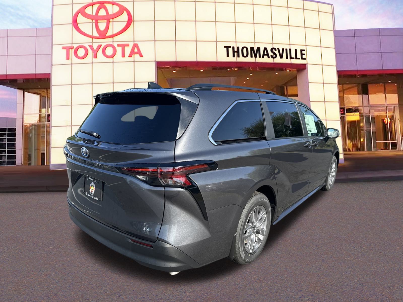 New 2025 Toyota Sienna LE FWD image 5