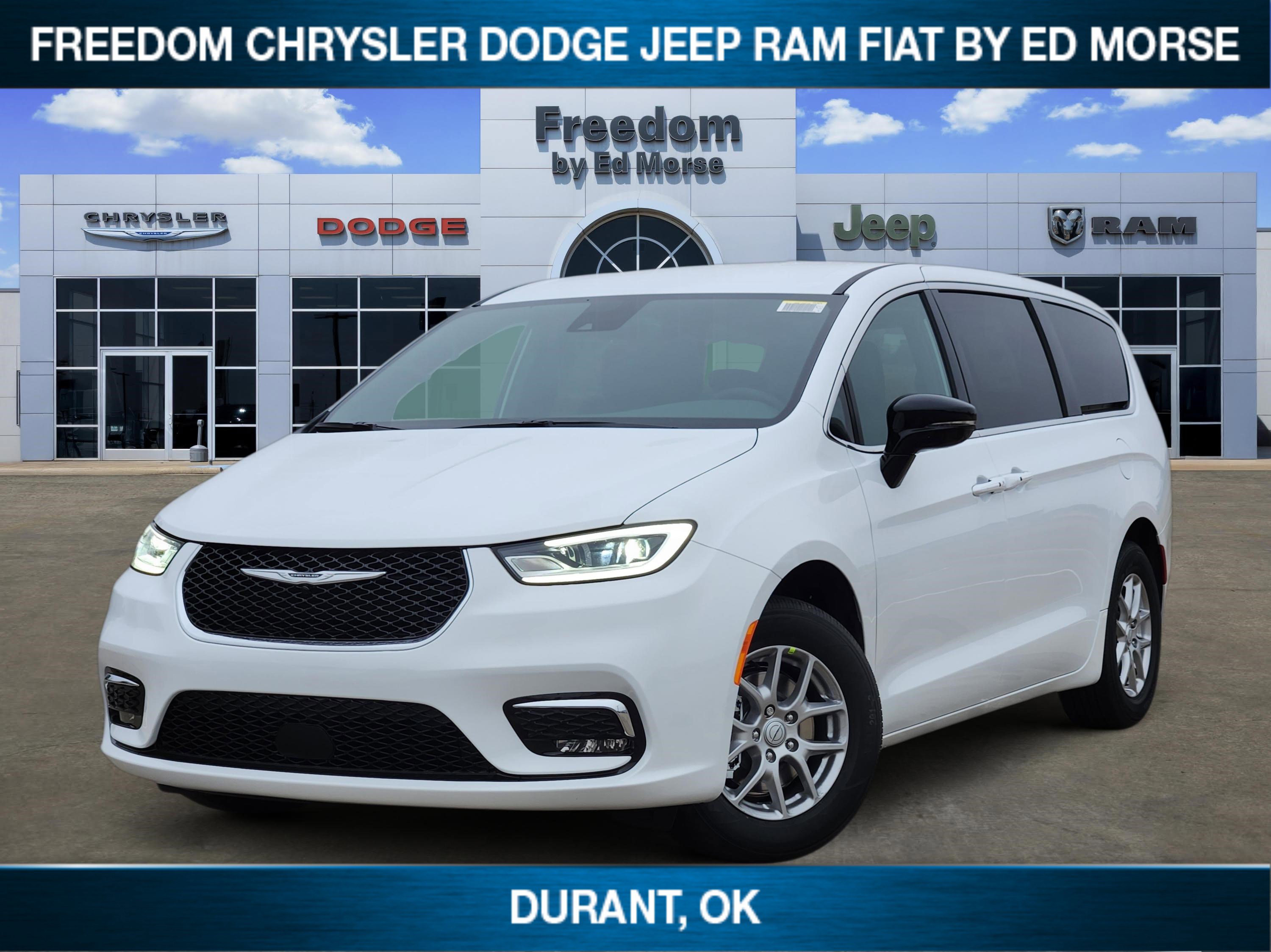 New 2026 Chrysler Pacifica Select