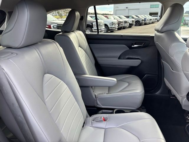 Used 2022 Toyota Highlander XLE image 23