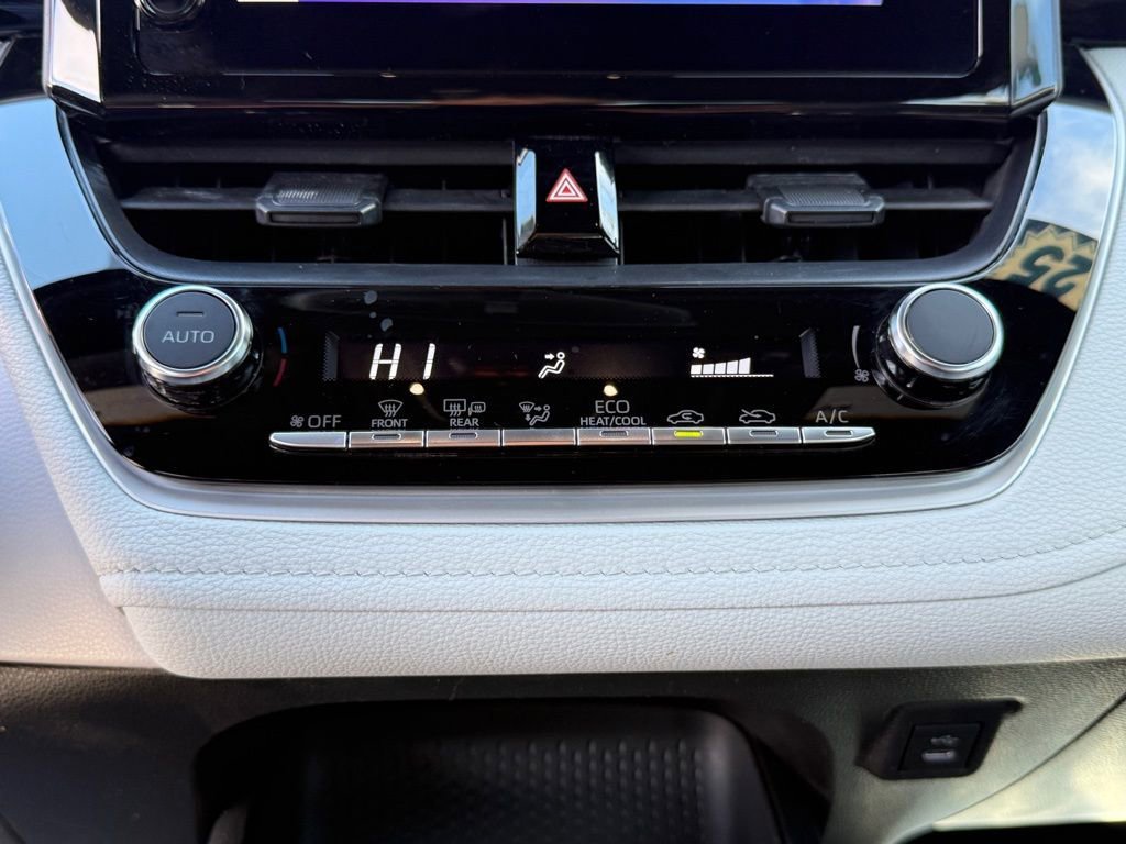 Certified 2025 Toyota Corolla SE image 30