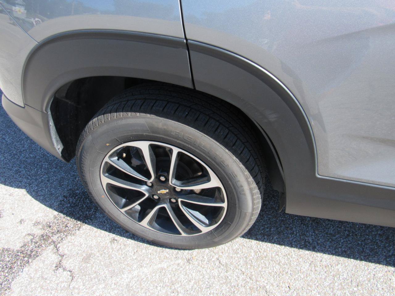Used 2025 Chevrolet TrailBlazer LT AWD/4WD image 4