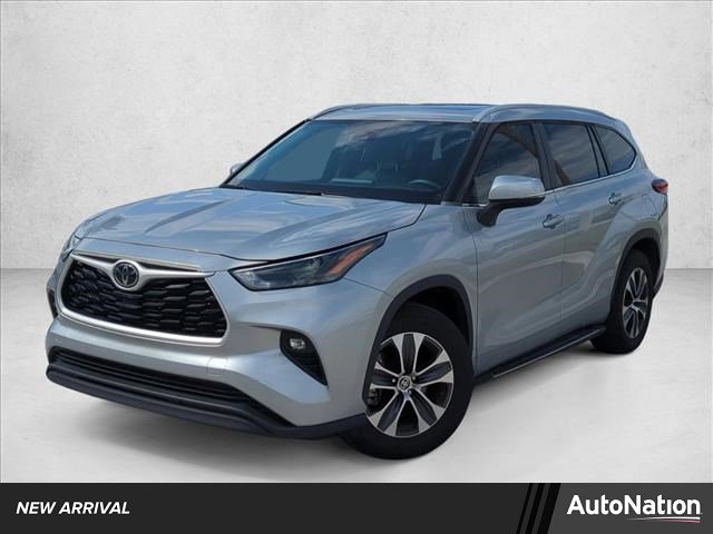 Used 2023 Toyota Highlander XLE image 1