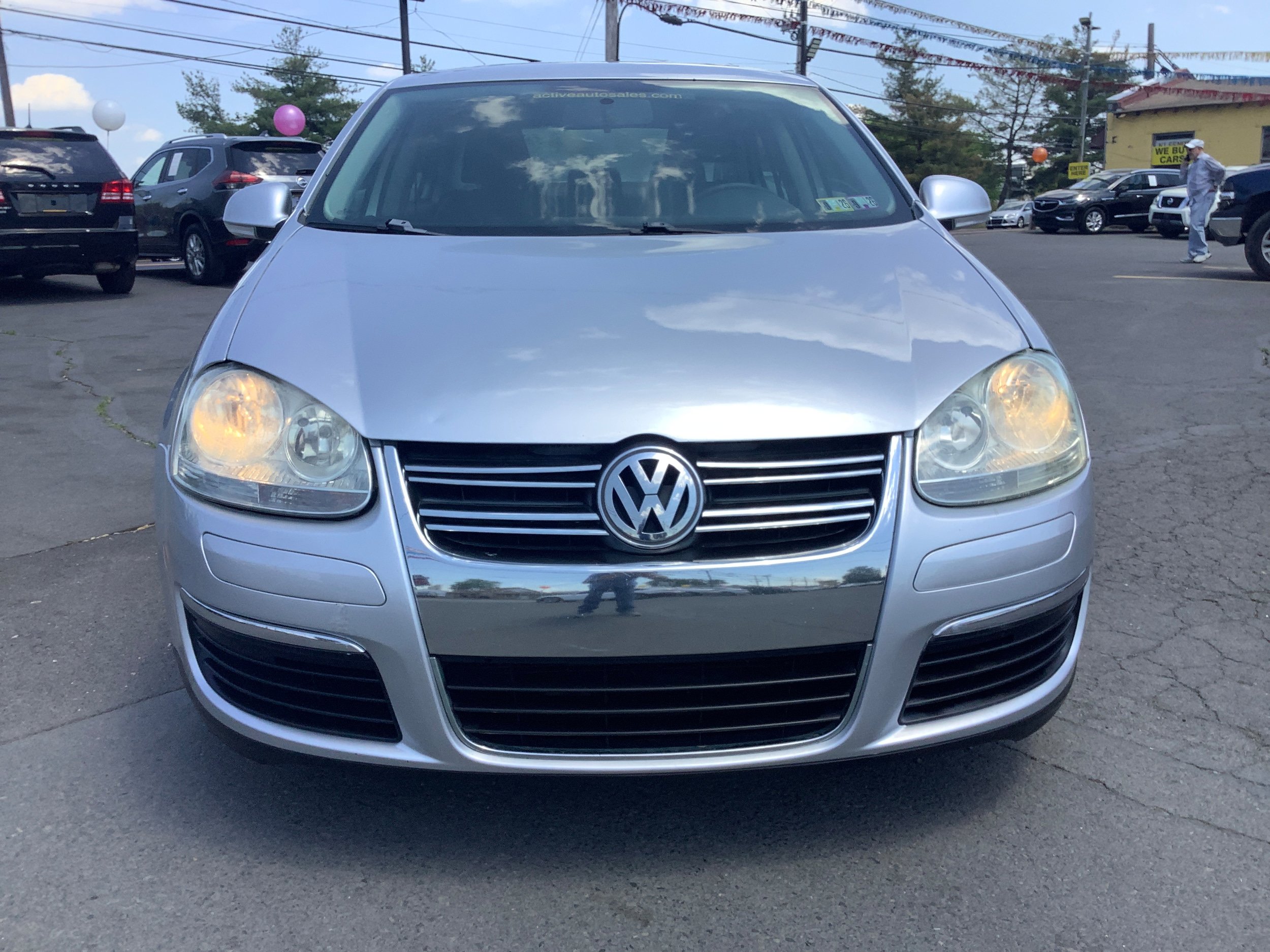 Used 2010 Volkswagen Jetta SE FWD image 2
