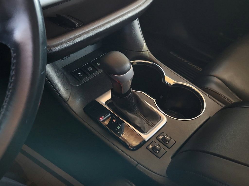 Used 2018 Toyota Highlander XLE image 17