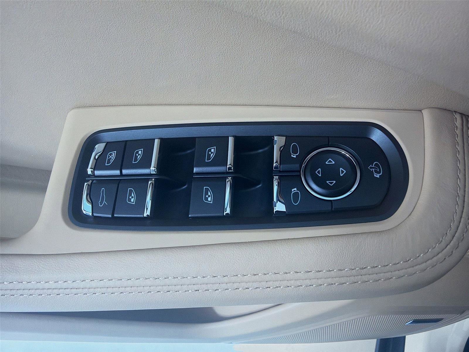 New 2026 Porsche Macan Turbo image 8