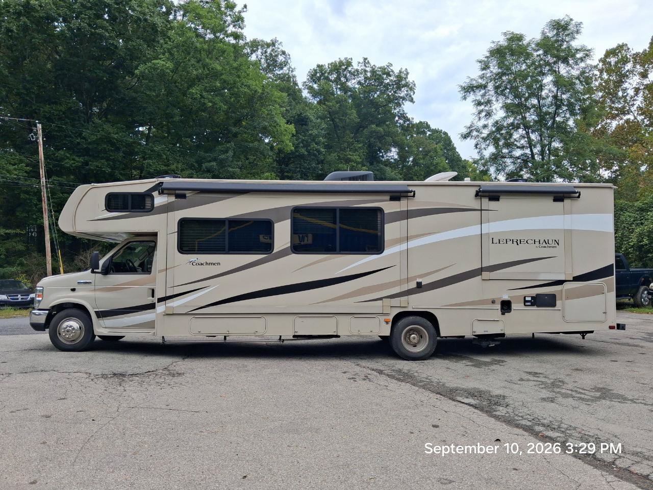 Used 2018 Ford E-450 and Econoline 450 Super Duty w/ Motorhome Prep Package RWD image 9