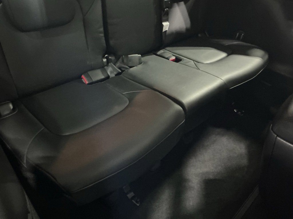 Used 2024 Nissan Armada SL w/ Captain's Chairs Package image 28