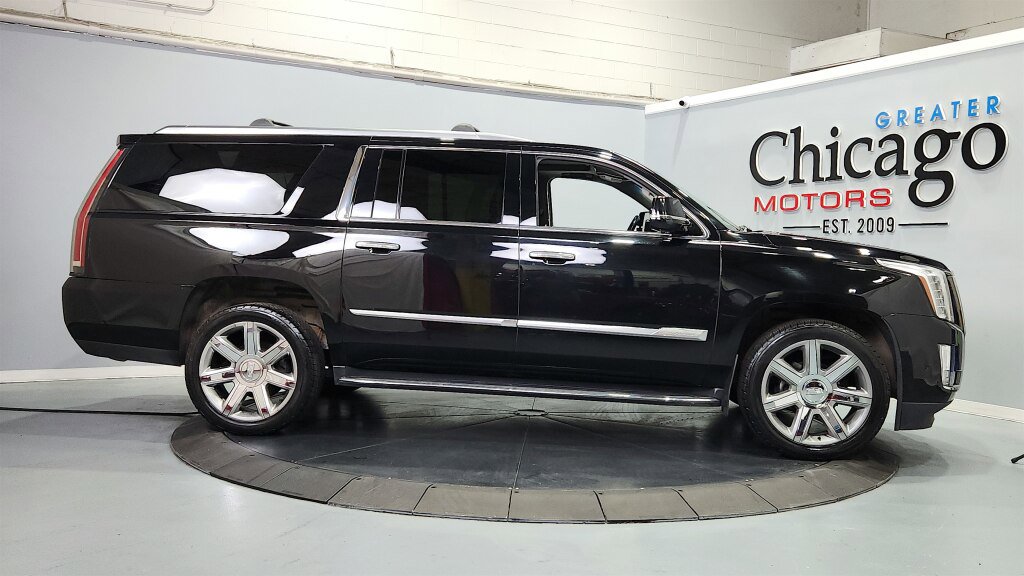 Used 2017 Cadillac Escalade ESV Luxury AWD/4WD image 2