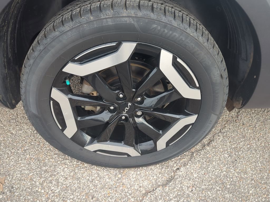 Used 2023 Kia Telluride S image 9