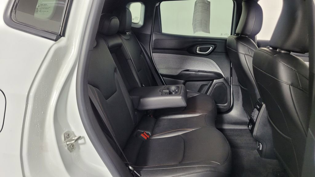 Used 2024 Jeep Compass Latitude image 30