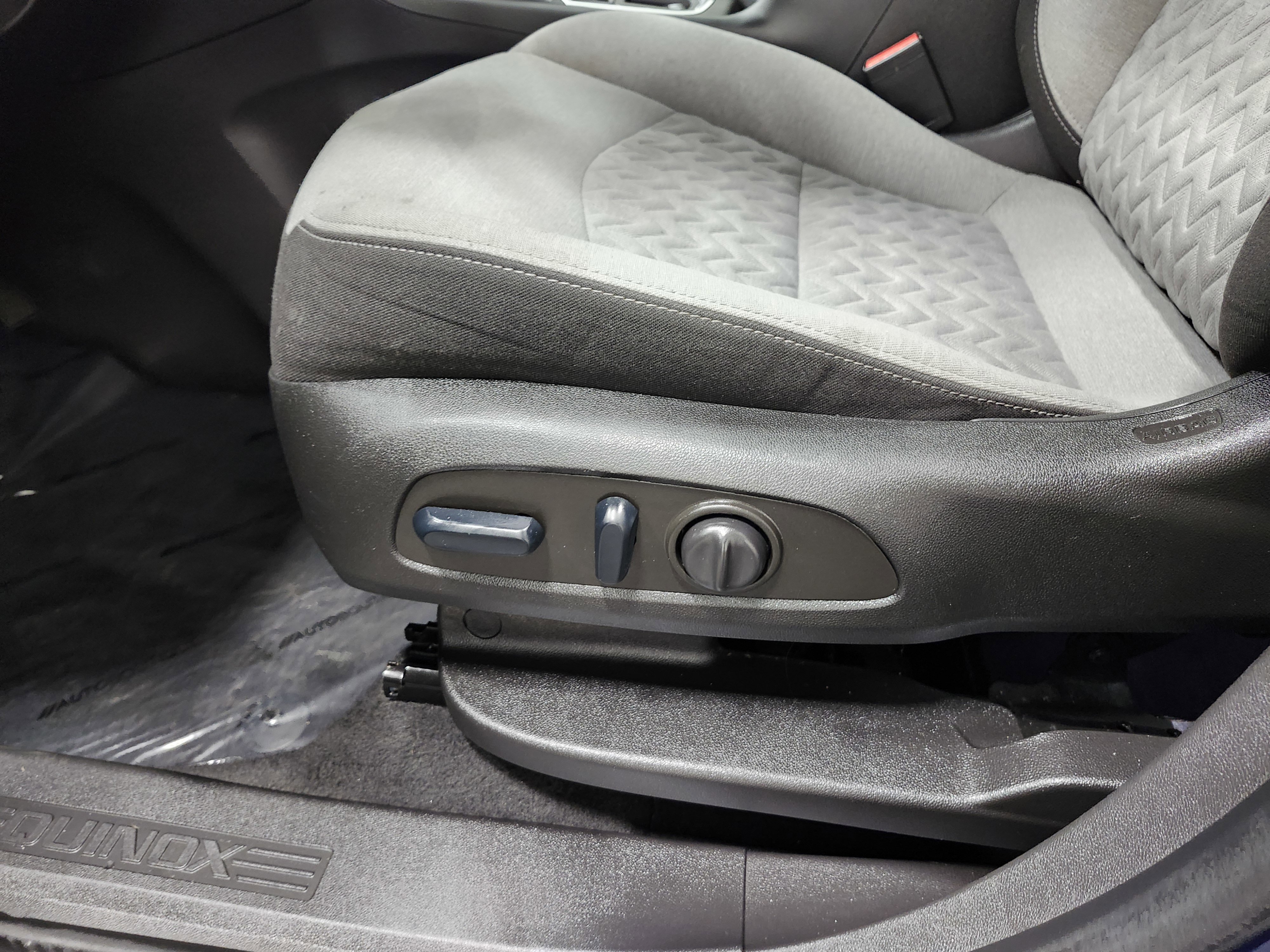 Used 2022 Chevrolet Equinox LS w/ LS Convenience Package image 18