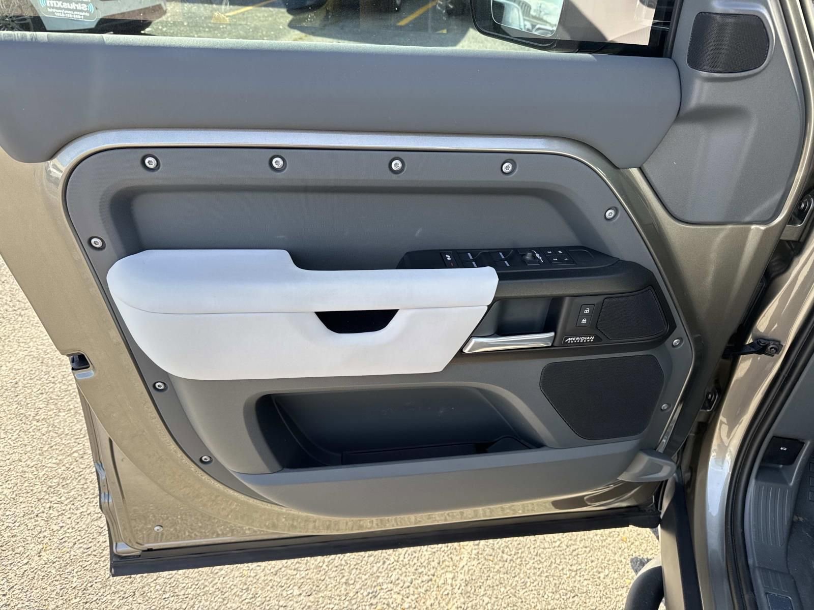 Used 2025 Land Rover Defender 130 X image 19