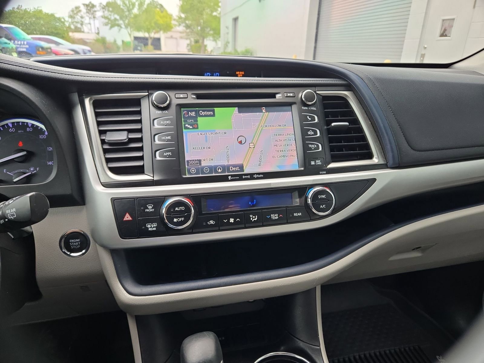Used 2019 Toyota Highlander XLE image 19