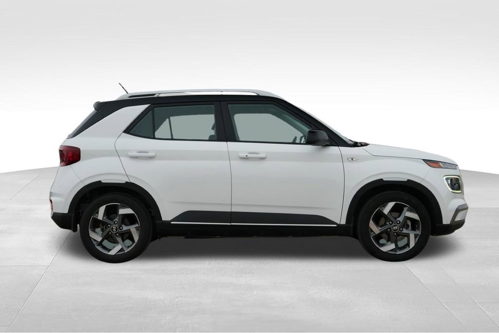 Certified 2023 Hyundai Venue Limited image 9