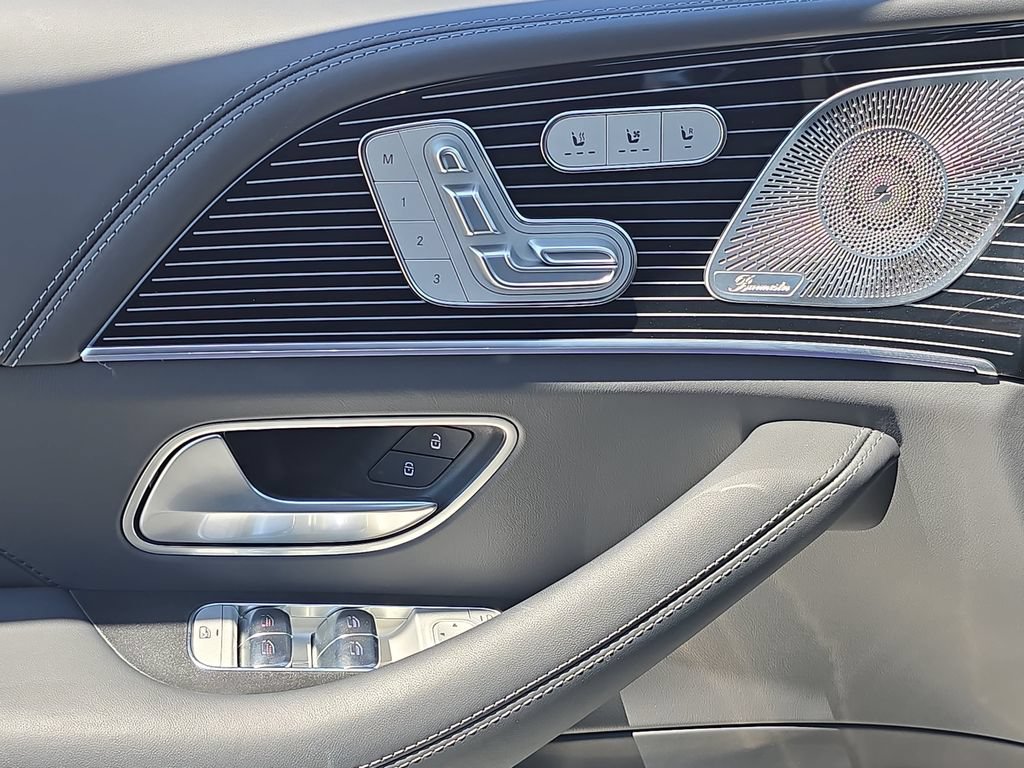 Used 2026 Mercedes-Benz Maybach GLS 600 4MATIC image 32