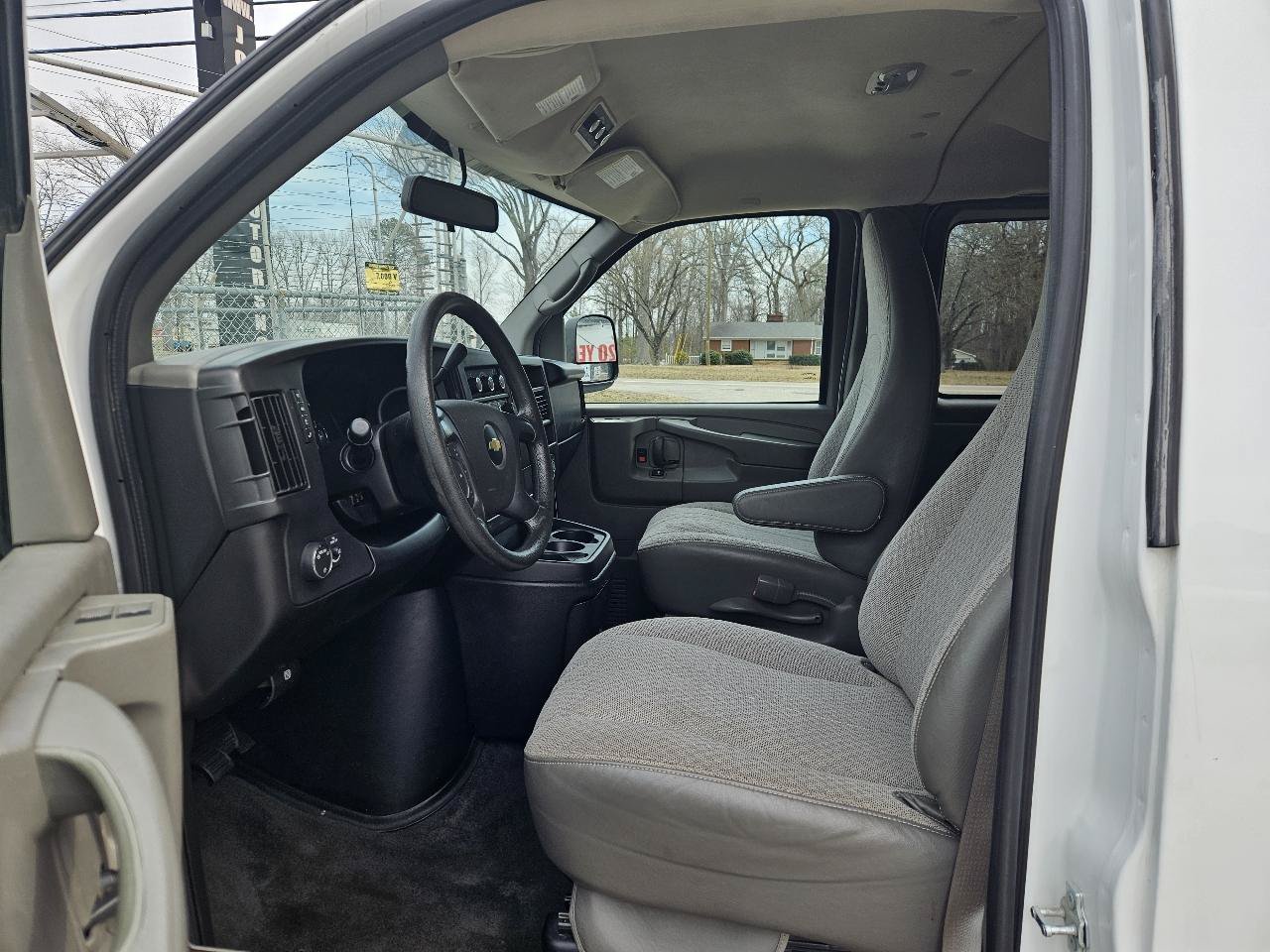 Used 2014 Chevrolet Express 1500 LT w/ LT Preferred Equipment Group AWD/4WD image 10